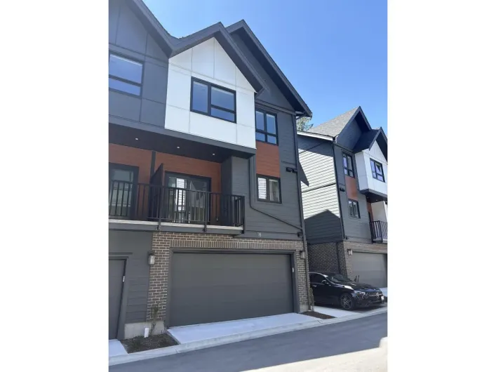 18 1959 165A STREET, Surrey