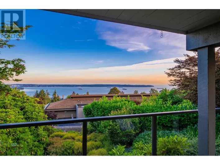 18 2214 FOLKESTONE WAY, West Vancouver