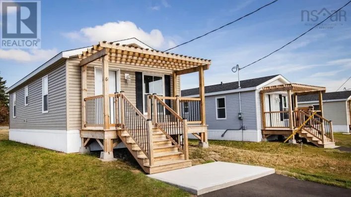 18 8 OAKWOOD Path, Amherst