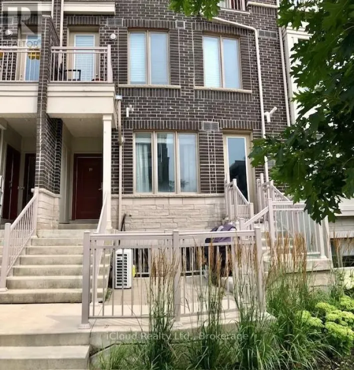 18 - 90 EASTWOOD PARK GARDENS, Toronto