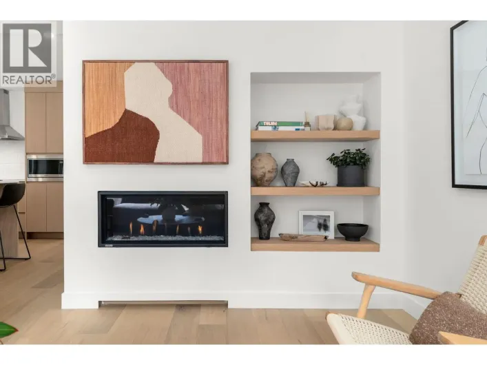 18 901 W 17TH STREET, North Vancouver