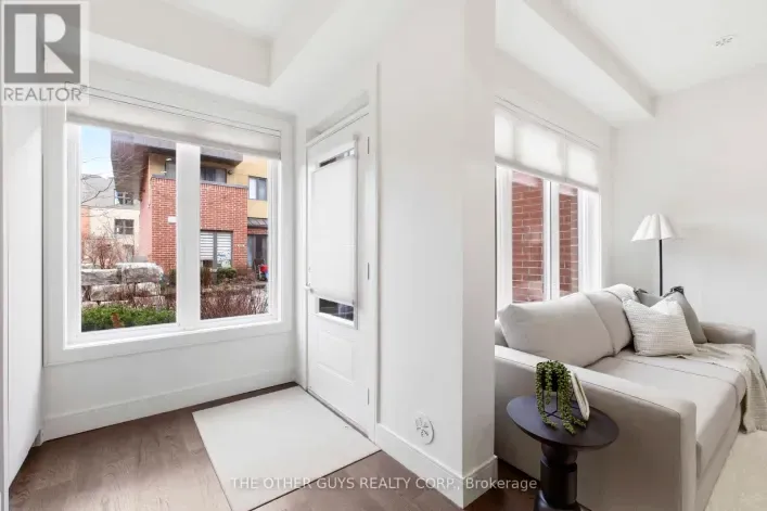 18 - 9R CLINTWOOD GATE, Toronto