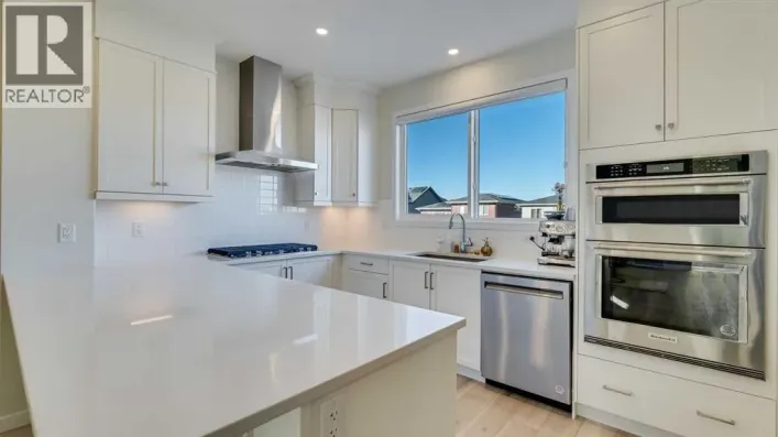 18 Amblehurst Path NW, Calgary