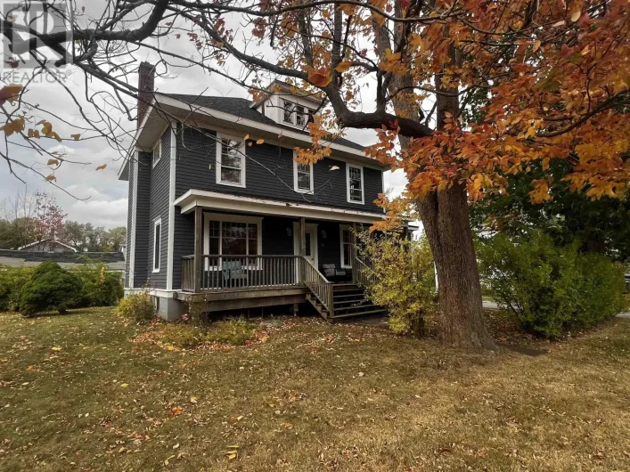 18 Claremont Avenue, Stellarton