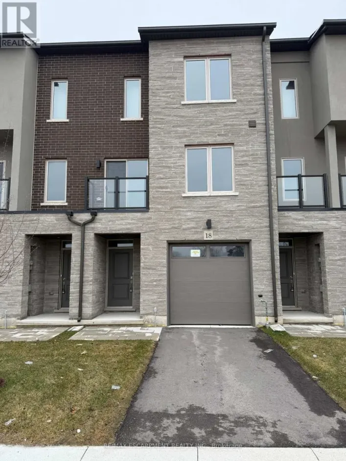 18 CLEAR VALLEY LANE, Hamilton