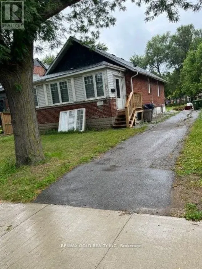 18 COLLEGE STREET N, Toronto