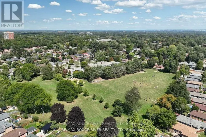 18 DARLINGSIDE DRIVE, Toronto