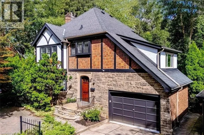 18 FORSYTH Avenue N, Hamilton