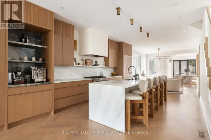 18 FOXLEY STREET, Toronto