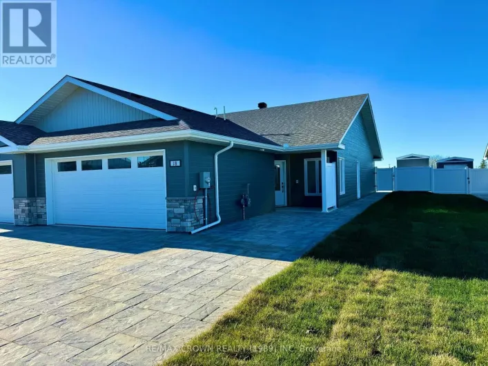 Row / Townhouse for sale: 18 GOLF STREET, Kapuskasing