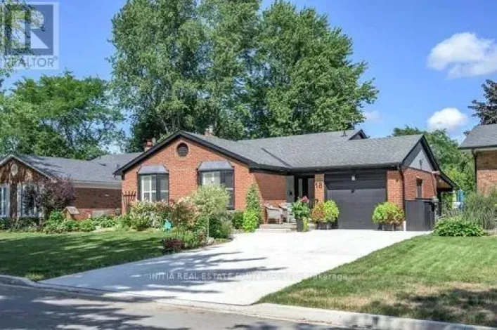House for sale: 18 HAMMOND CRESCENT, London North