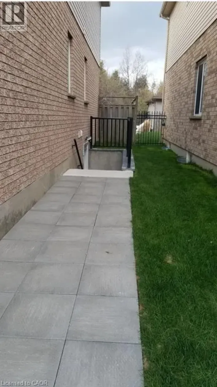 18 HAWKSWOOD Drive Unit# Basement, Kitchener