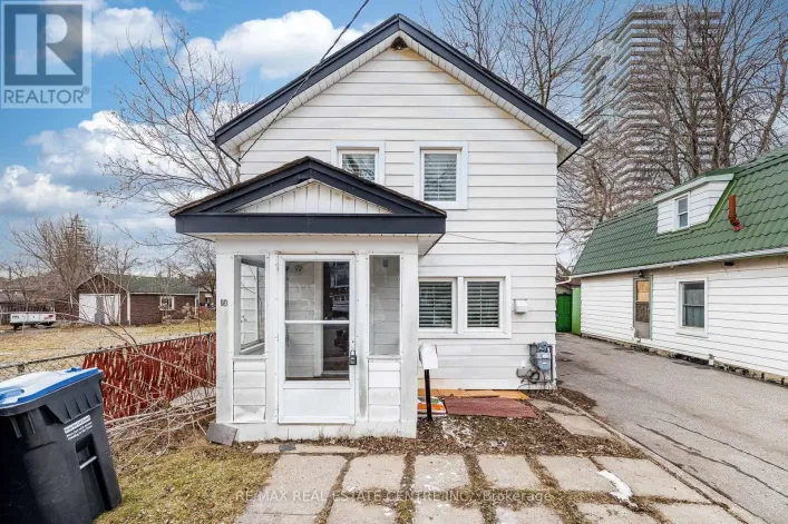 18 HILLCREST AVENUE, Brampton