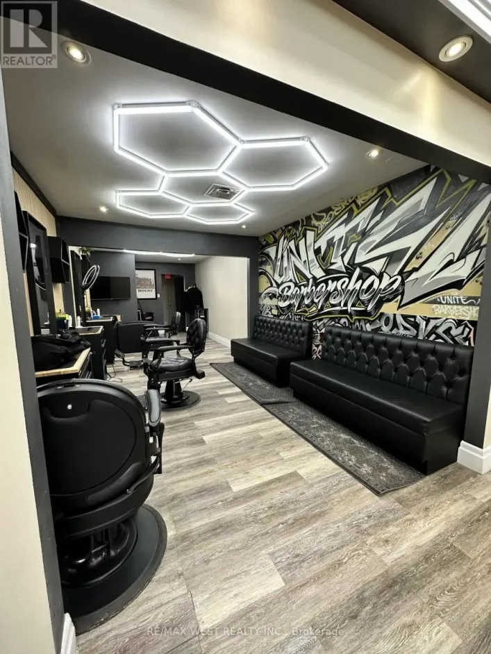 18 HOLLAND STREET W, Bradford West Gwillimbury