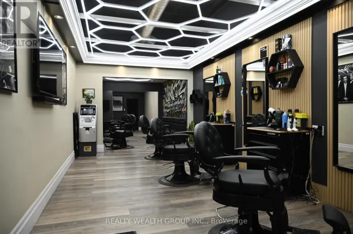 18 HOLLAND STREET W, Bradford West Gwillimbury