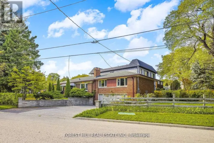 House for rent: 18 IRVINGTON CRESCENT, Toronto