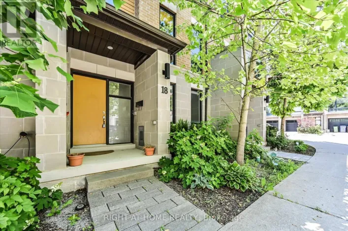 18 KENNETH WOOD CRESCENT, Toronto