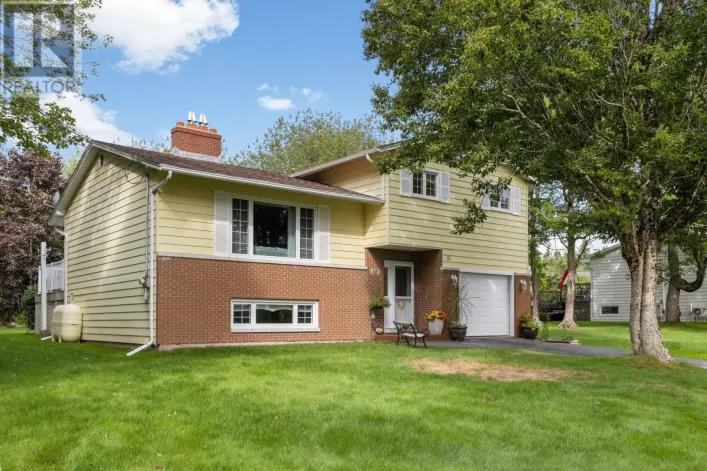18 Lakewood Drive, Brookside