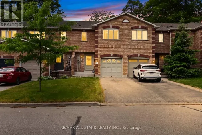 18 LANCASTER COURT, Georgina