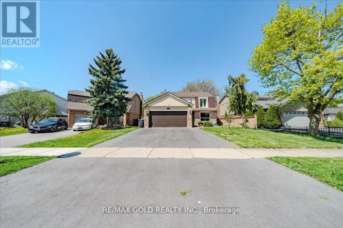 18 MARKHAM STREET, Brampton
