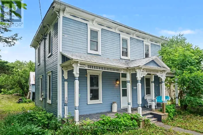 House for sale: 18 MOFFAT STREET, North Dundas