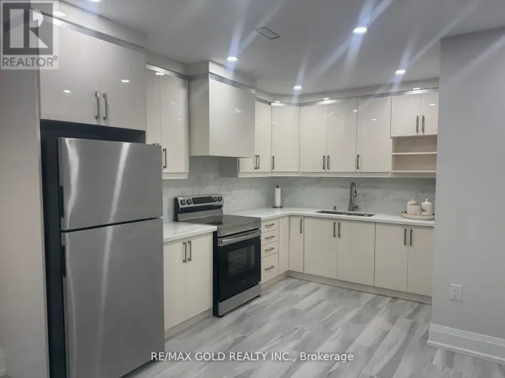 18 OBSERVATORY CRESCENT, Brampton