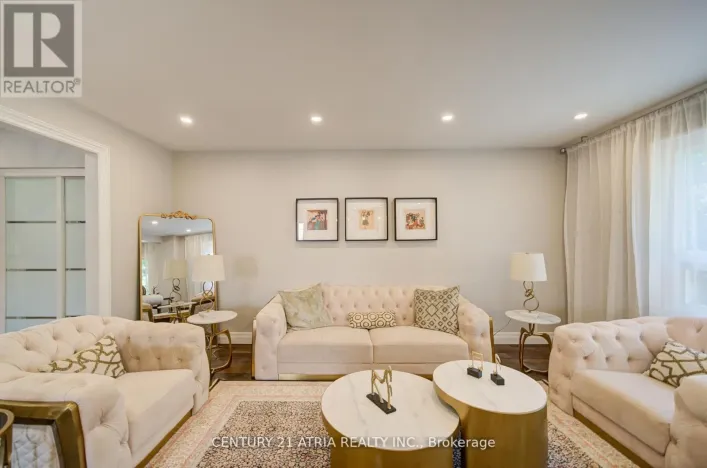 18 PARK LANE CIRCLE, Richmond Hill