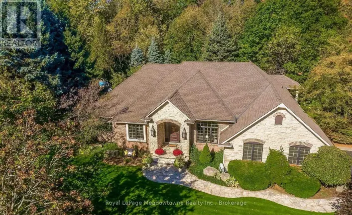 18 PARKSHORE PLACE, Hamilton