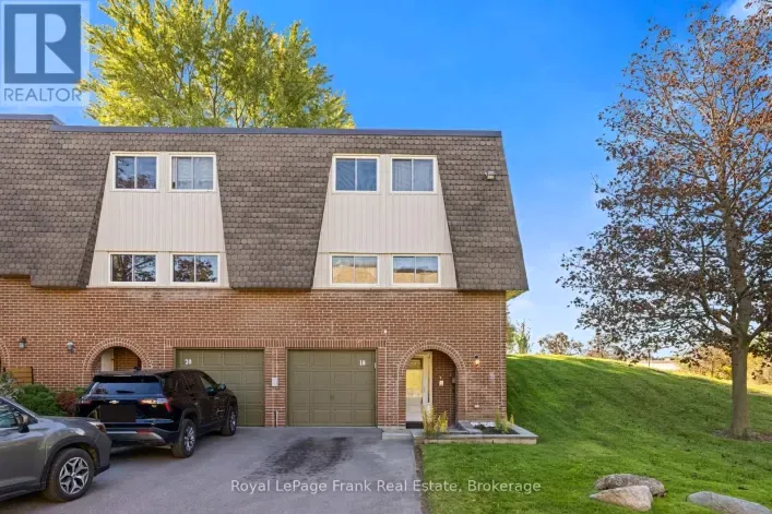 18 REYGATE COURT, Ajax