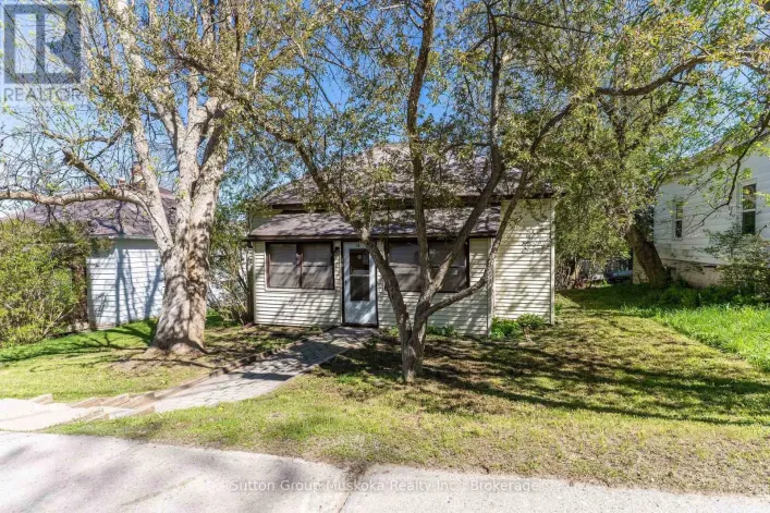 18 SUSAN STREET W, Huntsville