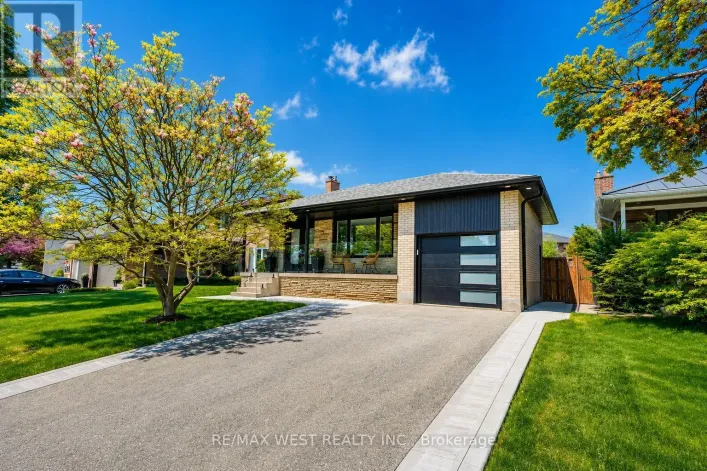 18 TORRINGTON DRIVE, Toronto