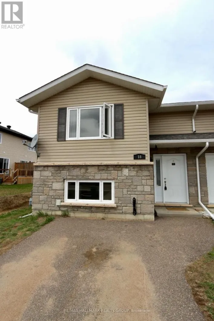18 WILLIAM THOMAS DRIVE, Petawawa