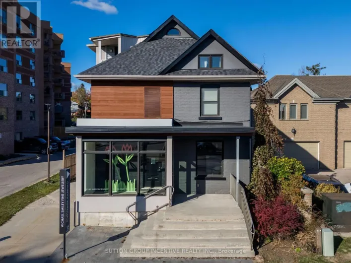 18 WORSLEY STREET, Barrie