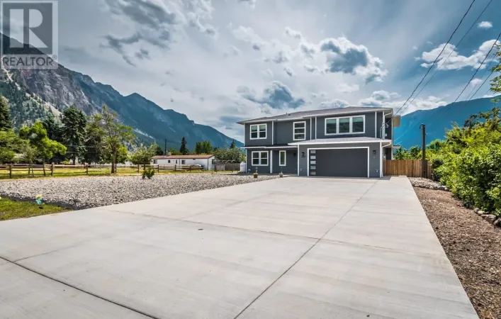 180 HOLLYWOOD Crescent, Lillooet
