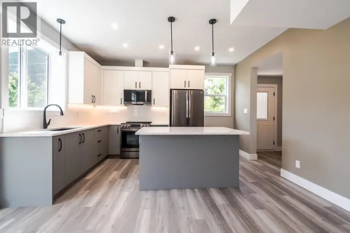 180 HOLLYWOOD Crescent, Lillooet