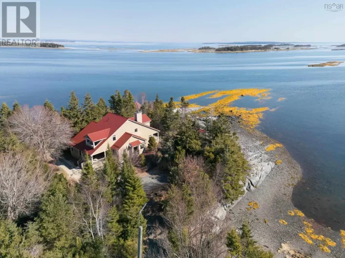 181 Pine Drive, Heckmans Island