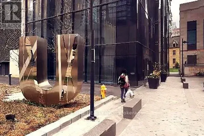 1810 - 65 ST MARY STREET, Toronto