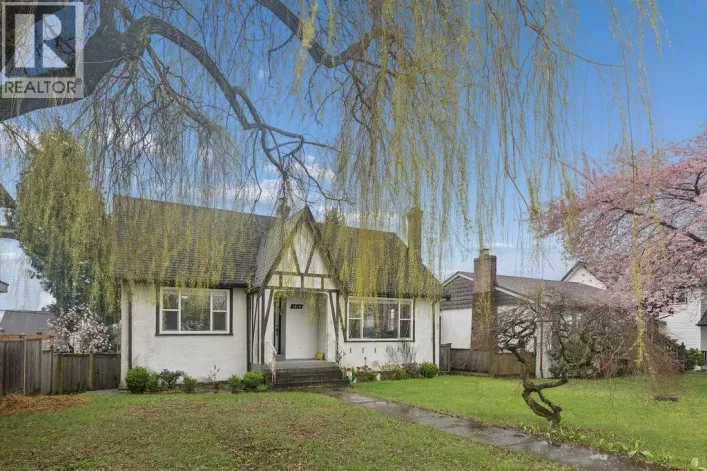 1810 TENTH AVENUE, New Westminster