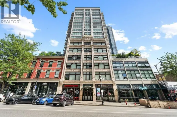 1811 668 COLUMBIA STREET, New Westminster