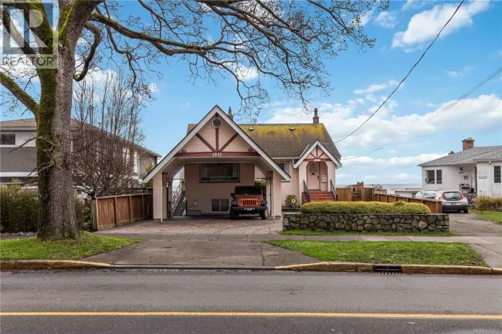 1811 Hollywood Cres, Victoria