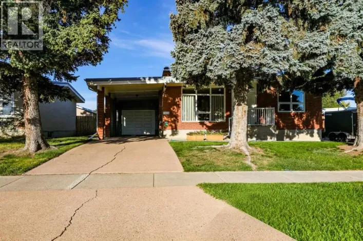 1812 Lakemount Boulevard S, Lethbridge