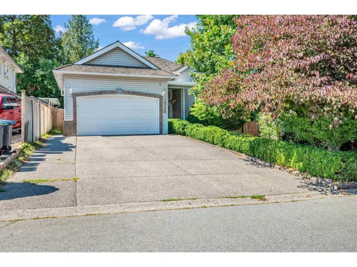 18136 CLAYTONWOOD CRESCENT, Surrey