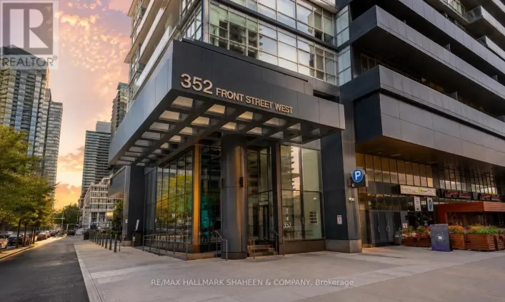 Apartment for sale: 1815 - 352 FRONT STREET W, Toronto