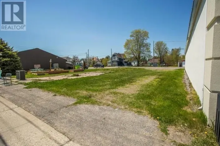 182 & 184 Main ST, Thessalon