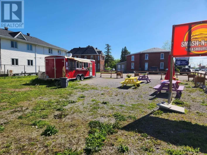 182 DANIEL STREET S, Arnprior