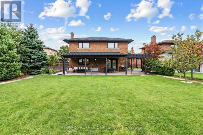 182 GRACEFIELD AVENUE, Toronto