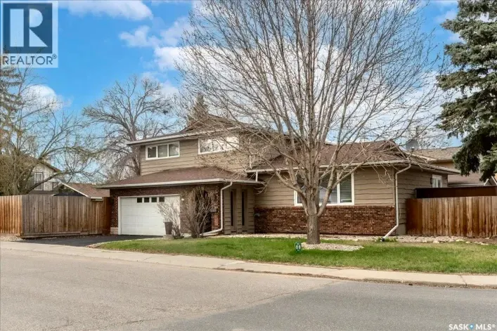 House for sale: 182 Lincoln DRIVE, Regina