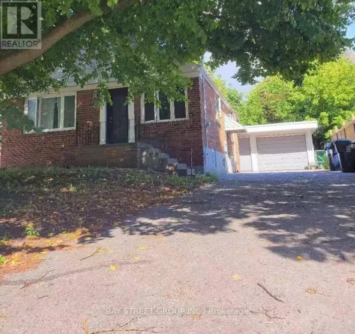 House for rent: 182 PHYLLIS AVENUE, Toronto