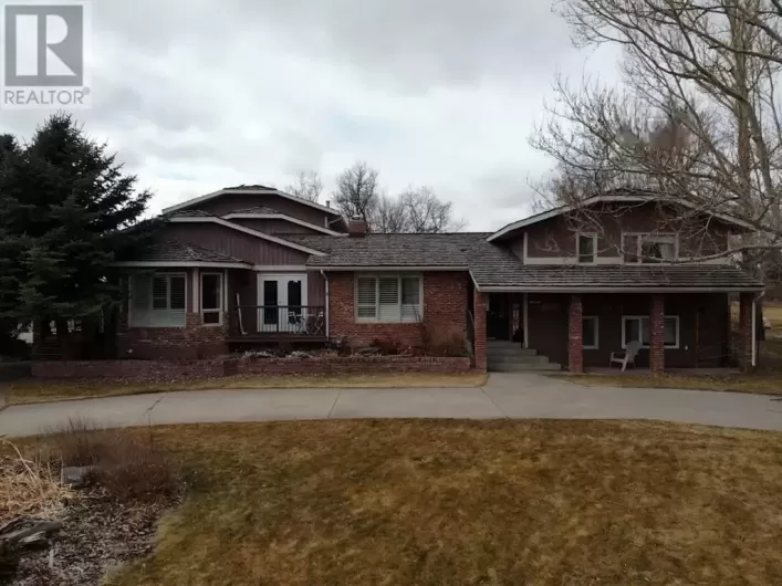 182 S 3 Street E, Magrath