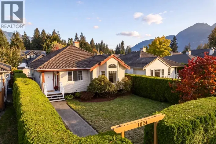 1824 WILLOW CRESCENT, Squamish
